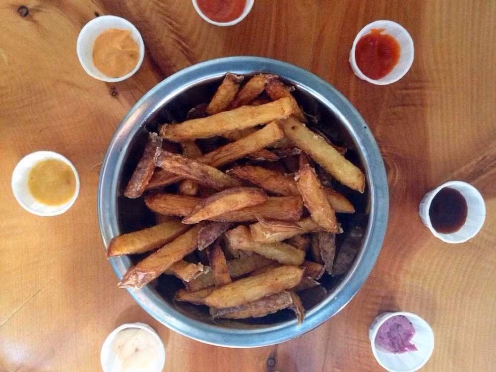 Còn ở Idaho, khoai tây chiên thường có nhiều loại nước sốt ăn kèm.