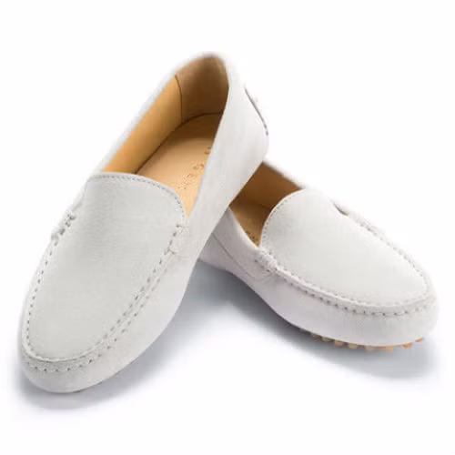 Màu trắng nền nã.