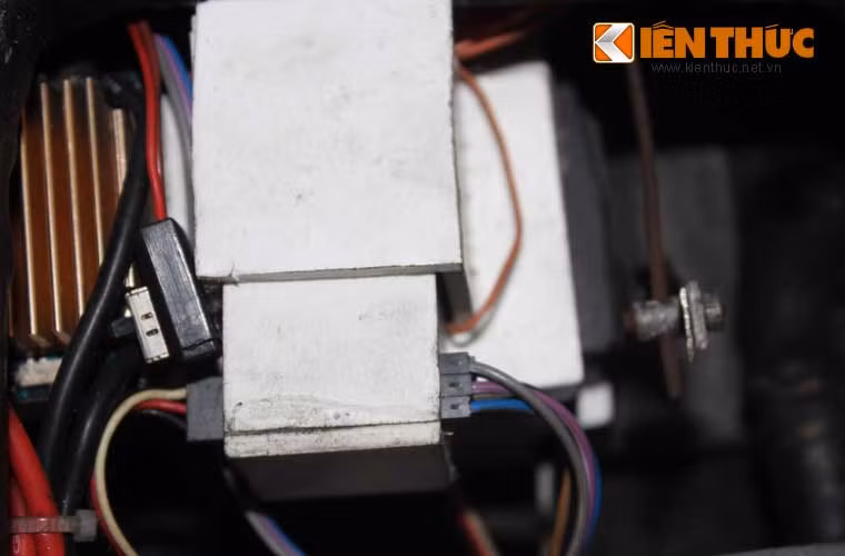 Bo mạch thu phát tín hiệu radio dùng trong điều khiển từ xa.