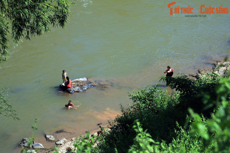 Như vậy, tên gọi nguyên bản của sông Mã có nghĩa là sông Mẹ, hiểu rộng ra là một con sông lớn, có nguồn nước dồi dào nuôi sống cư dân như một người mẹ hiền.