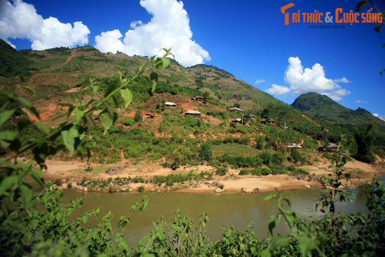 Đến giai đoạn kháng chiến chống Pháp, sông Mã gắn với những năm tháng hào hùng của người chiến binh cứu quốc ở liên chiến trường Việt – Lào.