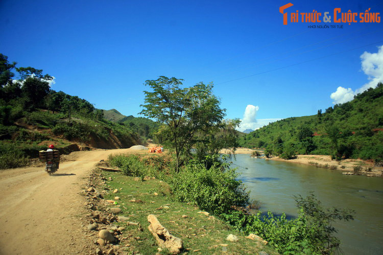Ngày nay, phần lớn chiều dài sông Mã vẫn mang vẻ đẹp hoang sơ với cảnh đồi núi trập trùng được tô điểm bằng những bản làng của đồng bào dân tộc thiểu số. Đi ngược về nguồn dòng sông lịch sử này trong âm hưởng hào hùng của bài thơ Tây Tiến sẽ là trải nghiệm khó quên dành cho du khách phương xa...