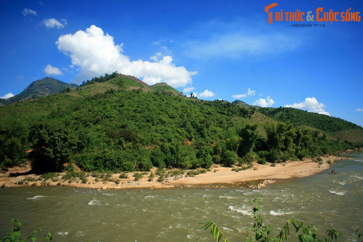 Từ một dòng sông, sông Mã đã trở thành tên một huyện – huyện Sông Mã của tỉnh Sơn La (thành lập năm 1962), và tên một thị trấn – thị trấn Sông Mã, huyện lỵ của huyện Sông Mã (thành lập năm 1977).