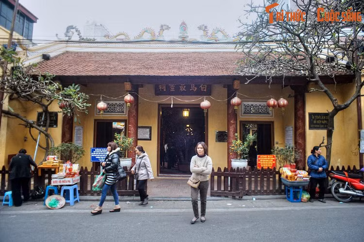 Tran giu bon huong cua Ha Noi la nhung vi than nao?