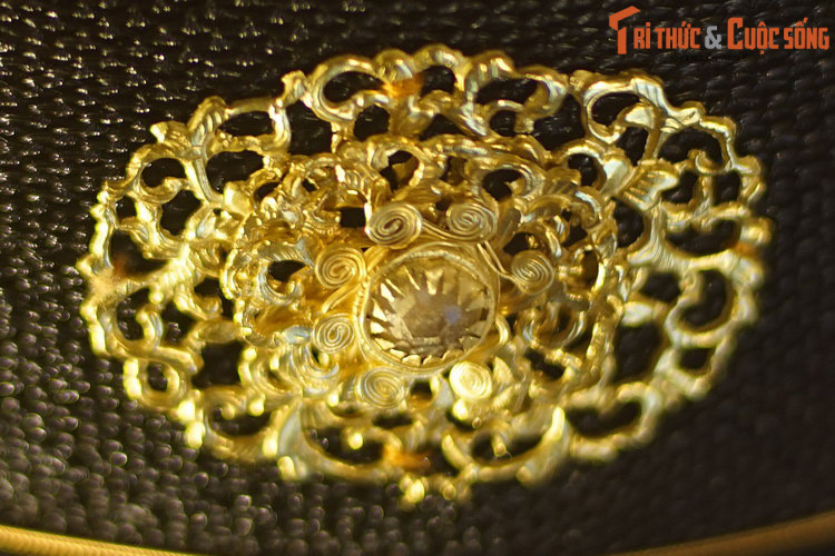 Theo cuốn "Ngàn năm áo mũ" của tác giả Trần Quang Đức, mũ cánh chuồn có nguồn gốc từ mũ phốc đầu, một biến thể của loại khăn chít trên đầu, hai đầu khăn bỏ rủ hai bên tai.