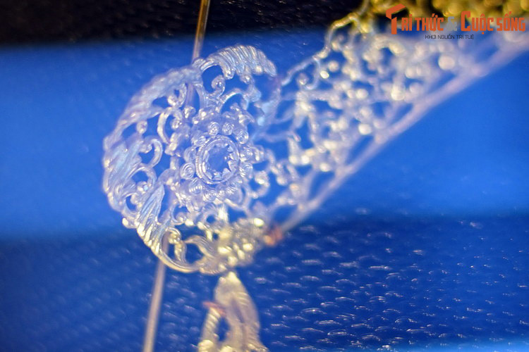 Loại mũ này du nhập vào Việt Nam từ Trung Hoa vào thời nhà Lý. Đến thời Hậu Lê thì triều đình chỉ định dùng mũ cánh chuồn, lúc bấy giờ gọi là mũ ô sa, là một phần phẩm phục của các quan.