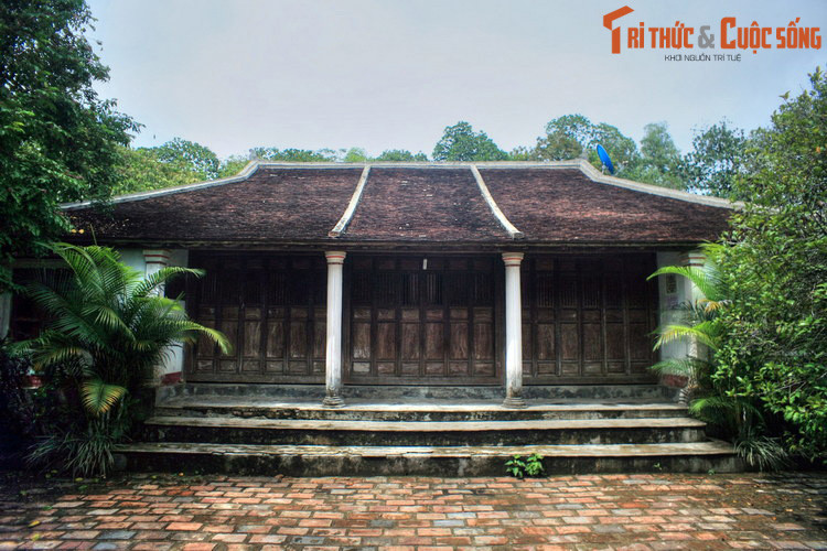 Tên gọi làng Phước Tích thể hiện mong muốn của người dân được tích lũy phúc đức cho con cháu. Với ước mong đó, các thế hệ dân cư của làng đã xây dựng cho mình một làng quê tươi đẹp với những nét văn hóa đậm nét truyền thống Huế, thể hiện rõ nét qua hệ thống kiến trúc cổ.