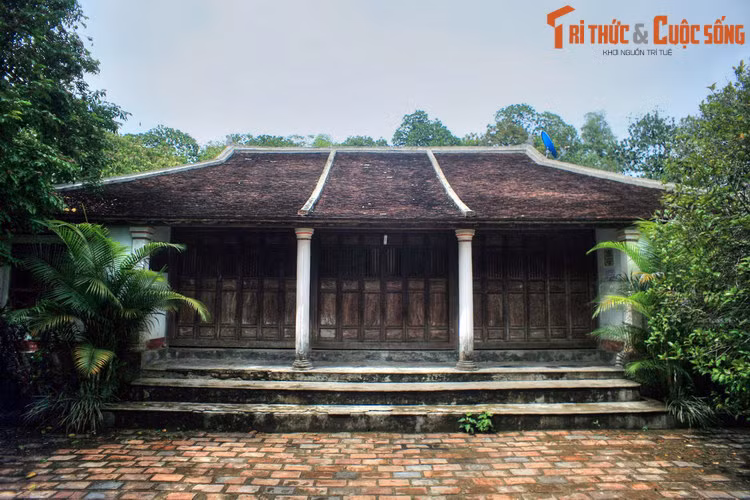 Tên gọi làng Phước Tích thể hiện mong muốn của người dân được tích lũy phúc đức cho con cháu. Với ước mong đó, các thế hệ dân cư của làng đã xây dựng cho mình một làng quê tươi đẹp với những nét văn hóa đậm nét truyền thống Huế, thể hiện rõ nét qua hệ thống kiến trúc cổ.