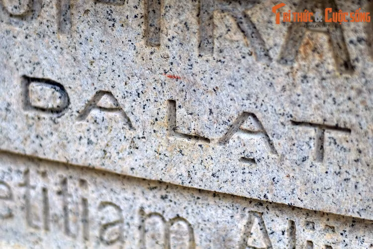 Nhưng chuyến thám hiểm của bác sĩ Yersin vào năm 1893 có ý nghĩa quyết định đối với thành phố Đà Lạt tương lai, bởi chuyến đi này là tiền đề cho việc khai sinh Đà Lạt và rồi từ đó, dấu ấn của Alexandre Yersin ngày càng sâu đậm trong quá trình phát triển của thành phố.