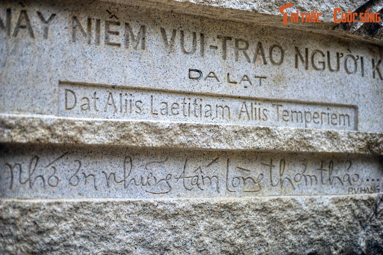 Trở lại với câu chuyện Alexandre Yersin phát hiện ra Đà Lạt, có một sự thật là trước khi bác sĩ người Pháp đặt chân đến, vùng đất này đã là nơi cư trú lâu đời của các cư dân người Lạch và đã được một số nhà thám hiểm khác biết đến.