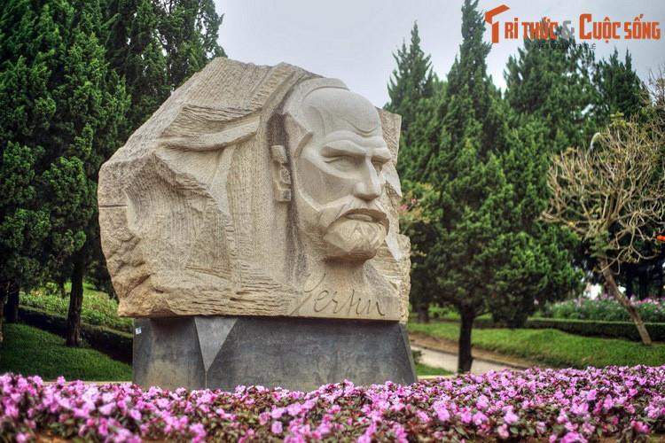 Hành trình này bắt đầu ngày 30/5/1893, khi Yersin từ Tánh Linh đi Phan Rang bằng một con đường núi khác với các hành trình trước. Ngày 11/6, ông đến Bross, địa danh nằm ở đáy một thung lũng sâu có sông Đồng Nai chảy qua, phía Bắc là núi Tadoung (Tà Đùng), nay thuộc tỉnh Đắk Nông.