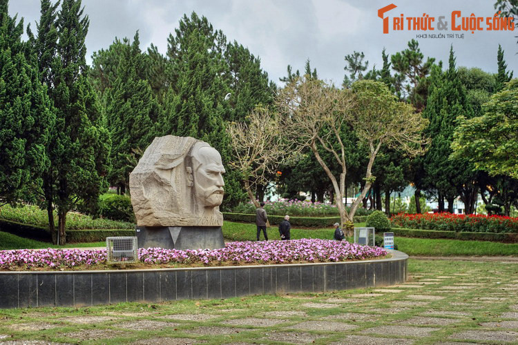 Yersin ngủ lại một đêm ở Dankia rồi trở về Rioung dưới một cơn mưa tầm tã. Sau khi rời Rioung, đoàn thám hiểm men theo thung lũng sông Đa Nhim và đến Phan Rang, kết thúc hành trình ngày 26/6/1893. Và câu chuyện chưa dừng lại ở đây.