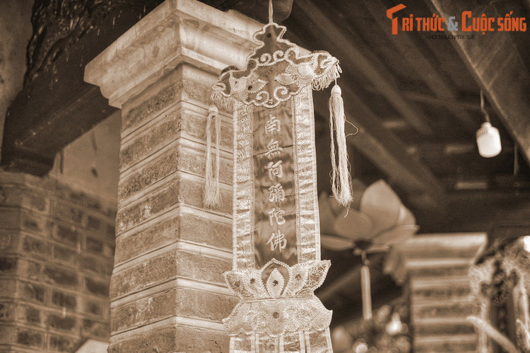 Theo bộ Đại Việt sử ký toàn thư thì: “Phu nhân Sùng Hiền Hầu là Đỗ thị có mang đến lúc sinh cứ trăn trở mãi. Hầu nhớ lại lời của Đạo Hạnh ngày trước, sai người phi báo. Đạo Hạnh lập tức thay áo quần tắm rửa, vào trong hang núi trút xác mà mất. Phu nhân bỗng chốc sinh một bé trai, tức là Dương Hoán”.