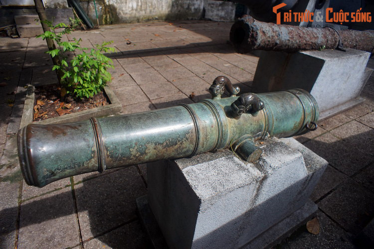 Nhờ sự can thiệp của các học giả, đến thập niên 1930 các khẩu súng này mới được “phóng thích” và đưa về Bảo tàng Blanchard de la Brosse, nay là Bảo tàng Lịch sử TP HCM.