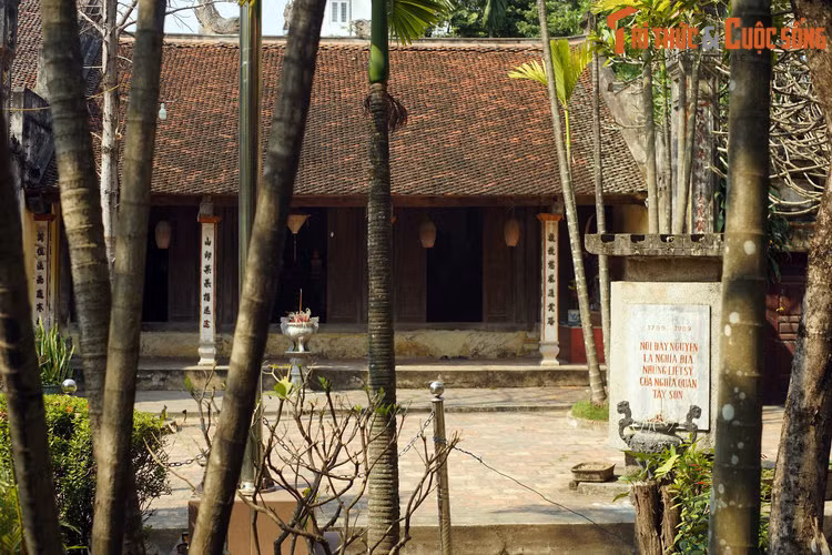 Theo sử sách, chùa Kim Sơn ngày xưa thuộc trại Kim Mã trong vùng Thập Tam Trại, nằm ở phía Tây thành Thăng Long. Nơi này từng là bãi chiến trường ác liệt trong trận cuộc đại chiến giữa quân Tây Sơn và quân Thanh mùa xuân năm Kỷ Dậu 1789.