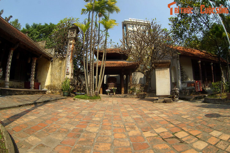 Năm 2011, chùa Kim Sơn phối hợp với tỉnh Bình Định, quê hương của người anh hùng áo vải Quang Trung - Nguyễn Huệ để phát tâm công đức xây dựng nhà bia tưởng niệm nghĩa sĩ Tây Sơn tại ngôi chùa lịch sử này.