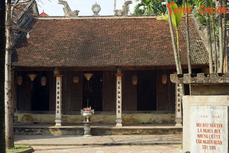 Thời kỳ Pháp tạm chiếm Hà Nội, để phục vụ cho việc quy hoạch lại thành phố, vào năm 1952, các hài cốt trong nghĩa địa cạnh chùa Kim Sơn được chuyển lên nghĩa trang Yên Kỳ ở Sơn Tây. Khu nghĩa địa cổ đã chấm dứt sự tồn tại sau gần hai thế kỷ.