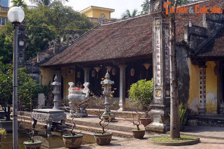 Nằm bên phố Kim Mã, tuyến phố lớn và sôi động bậc nhất quận Ba Đình, chùa Kim Sơn là ngôi chùa cổ nổi tiếng của thủ đô Hà Nội. Không phải ai cũng biết rằng, ngôi chùa này là một di tích lịch sử quan trọng về triều đại Tây Sơn.