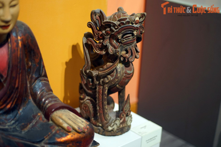 Tượng nghê thời Mạc, niên đại thế kỷ 16-17. Sau biến cố 1593, hậu duệ nhà Mạc rút lên khu vực miền núi phía Bắc và tiếp tục kháng cự cho đến tận năm 1677 tại khu vực Cao Bằng.