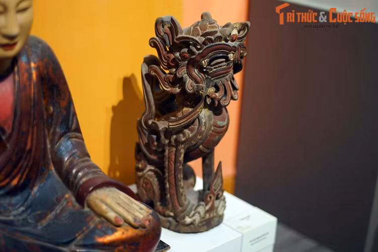 Tượng nghê thời Mạc, niên đại thế kỷ 16-17. Sau biến cố 1593, hậu duệ nhà Mạc rút lên khu vực miền núi phía Bắc và tiếp tục kháng cự cho đến tận năm 1677 tại khu vực Cao Bằng.