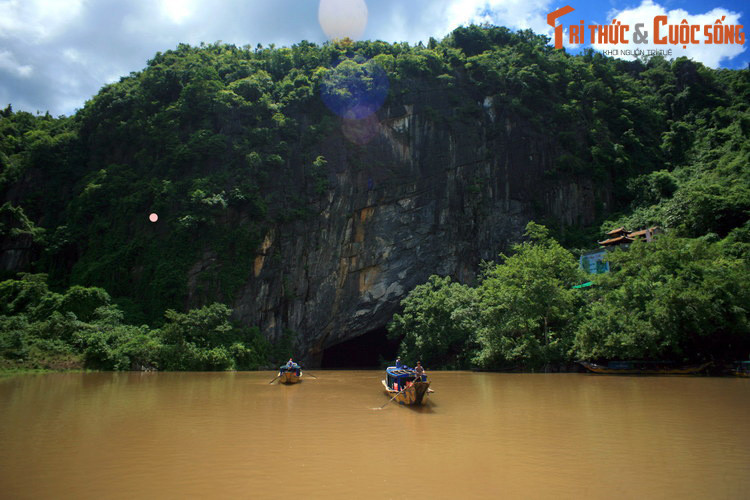 Trong suốt nhiều thế kỷ, sông Son chỉ là một dòng sông ít được người đời biết đến. Mọi chuyển đã thay đổi từ khi hệ thống hang động kỳ vĩ ở Phong Nha - Kẻ Bàng được khai phá và mở cửa phục vụ du khách.