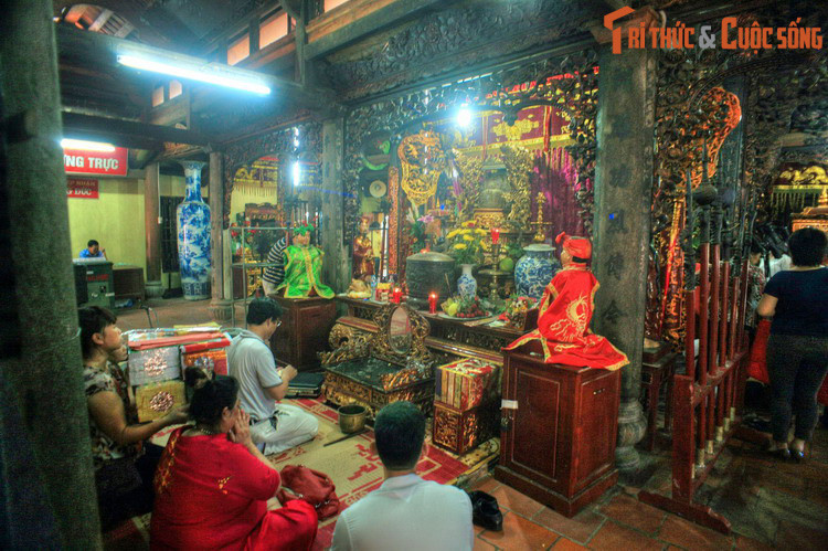 Đến thời nhà Trần, vùng đất Đào Động trở thành một trong những phòng tuyến quân sự quan trọng, là nơi đóng quân và luyện tập thủy chiến của quân đội hoàng gia. Đây cũng là nơi ghi dấu khí thế hào hùng của cuộc kháng chiến chống giặc Nguyên Mông trong lịch sử dân tộc.