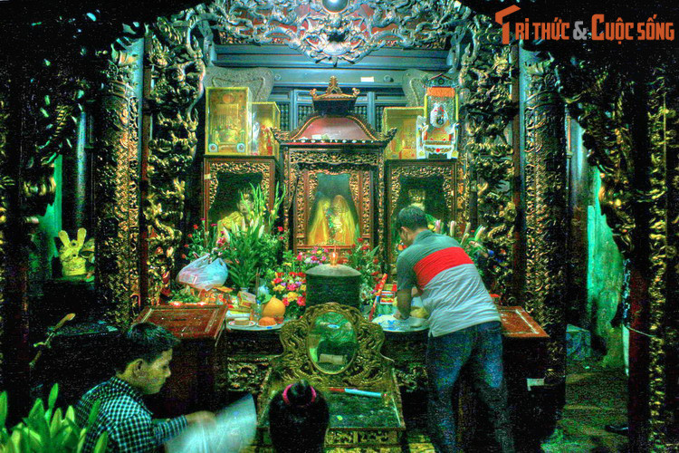 Sử cũ còn ghi, trước khi bước vào cuộc chiến, Hưng Đạo Đại Vương cùng các tướng đã về đền Đồng Bằng dâng hương. Sau ba lần đại thắng quân Nguyên – Mông, khu đền đã được triều đình cho trùng tu lớn. Sau này đền thờ Trần Hưng Đạo và các tướng nhà Trần được xây dựng thêm ở đây.