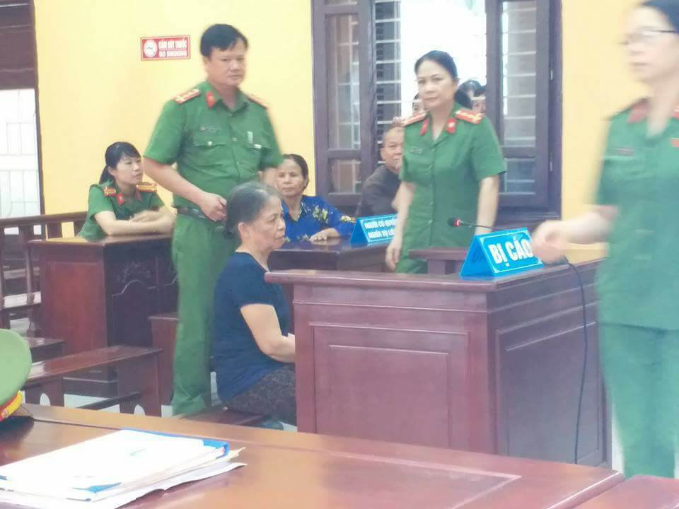 Bà Phạm Thị Xuân tại tòa hôm nay.