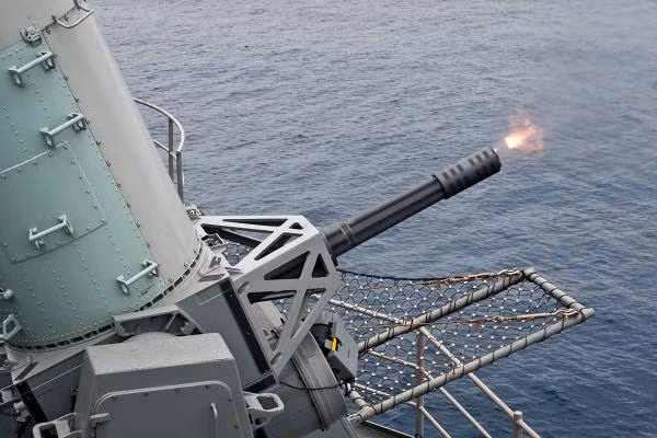 Được trang bị 1.550 viên đạn cỡ 20mm mỗi băng, trong trường hợp bắn hết tốc lực khẩu pháo này chỉ bắn được vỏn vẹn có... 15 giây trước khi phải thay đạn. Nguồn ảnh: Military.