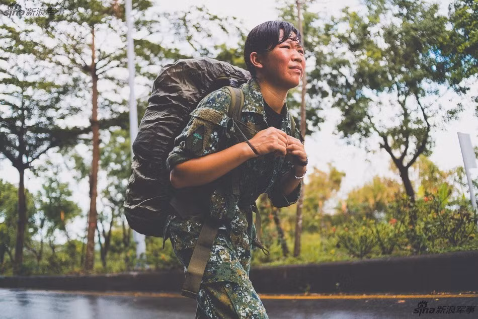 Tuy vậy những người lính gan lỳ này sẵn sàng tập luyện đến kiệt sức và ngất đi chứ họ không bao giờ chịu bỏ cuộc.