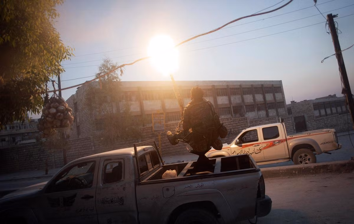 Súng phòng không được gia cố gắn vào thùng xe bán tải. Đây cũng là một cách rất hữu hiệu để tăng độ cơ động cho những đơn vị hỏa lực mạnh trên chiến trường. Nguồn ảnh: Theatlantic.