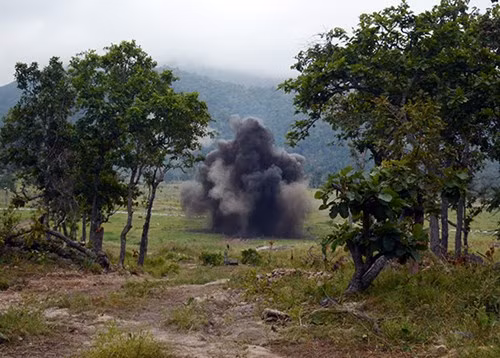 Khối bộc phá phát nổ.