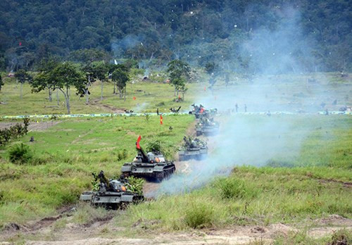 Sau khi hoàn thành phần thực binh, đoàn xe tăng cơ động về vị trí.