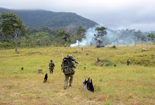 Lực lượng bộ binh tiến công.