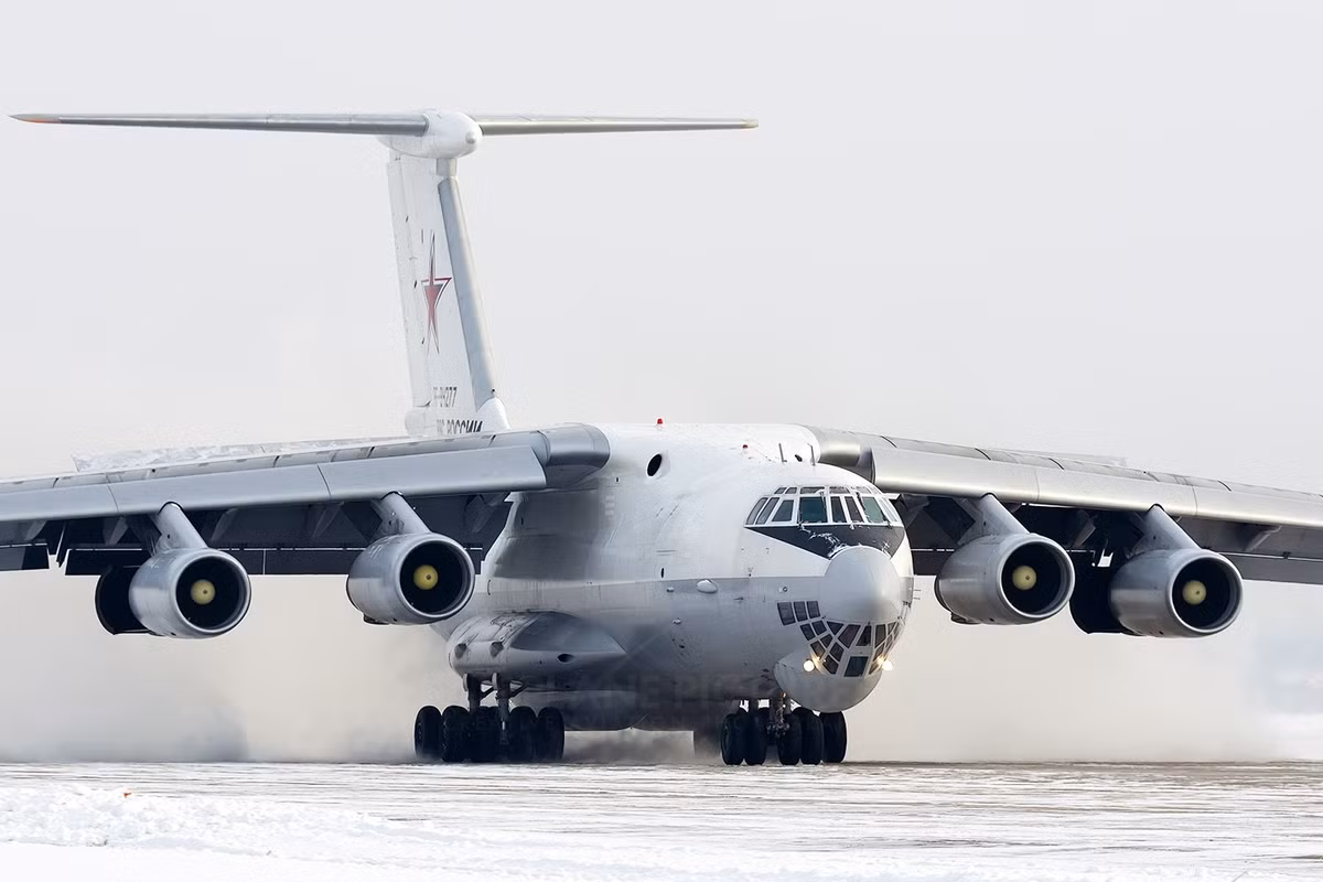 Chịu trách nhiệm tiếp nhiên liệu cho Su-30 chính là chiếc "cây xăng bay" Ilyushin Il-78. Nguồn ảnh: Airplanepic.
