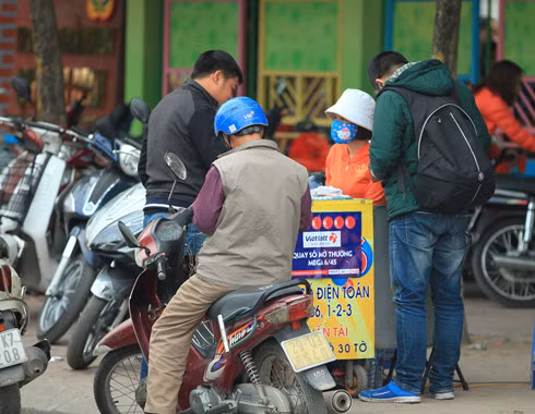 Chua duoc phat hanh tai Ha Noi, ve so Vietlott ban “chui” dat hang