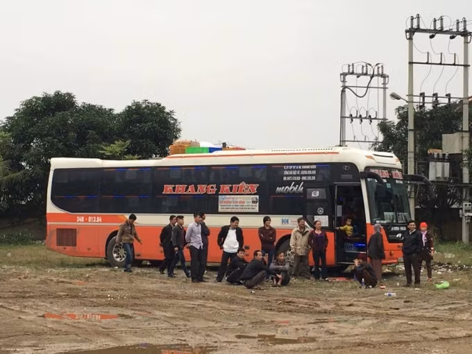 Gần 100kg pháo lậu giấu trong thùng xốp trắng được vận chuyển bằng xe khách. Nguồn ảnh: Phapluatplus.