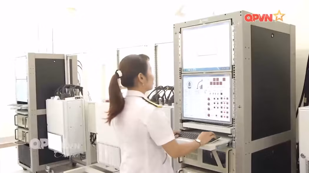 Trong 5 năm qua, phụ nữ quân đội đã đóng góp hơn 3.200 sáng kiến, gần 1.800 đề tài và 1.600 công trình có tính ứng dụng cao, làm lợi cho quân đội hàng trăm tỷ đồng. Nguồn ảnh: QPVN.