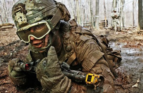 Thêm vào đó, mẫu ngụy trang cây rừng còn có khả năng hoạt động bền bỉ trong trường hợp phải tiếp xúc liên tục với bùn lầy, nhưng vẫn đảm bảo màu sắc của quân phục không bị bạc và có thể giặt sạch hoàn toàn. Nguồn ảnh: Hdwpp.