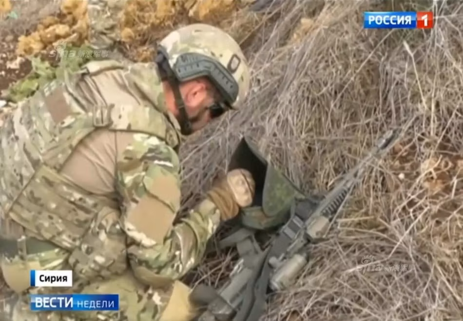 Ngoài ra còn có các trinh sát bắn tỉa và có vẻ như lực lượng đặc nhiệm này còn được trợ giúp bởi các máy bay không người lái cung cấp hình ảnh thời gian thực trên mặt trận cho họ. Nguồn ảnh: Sina.