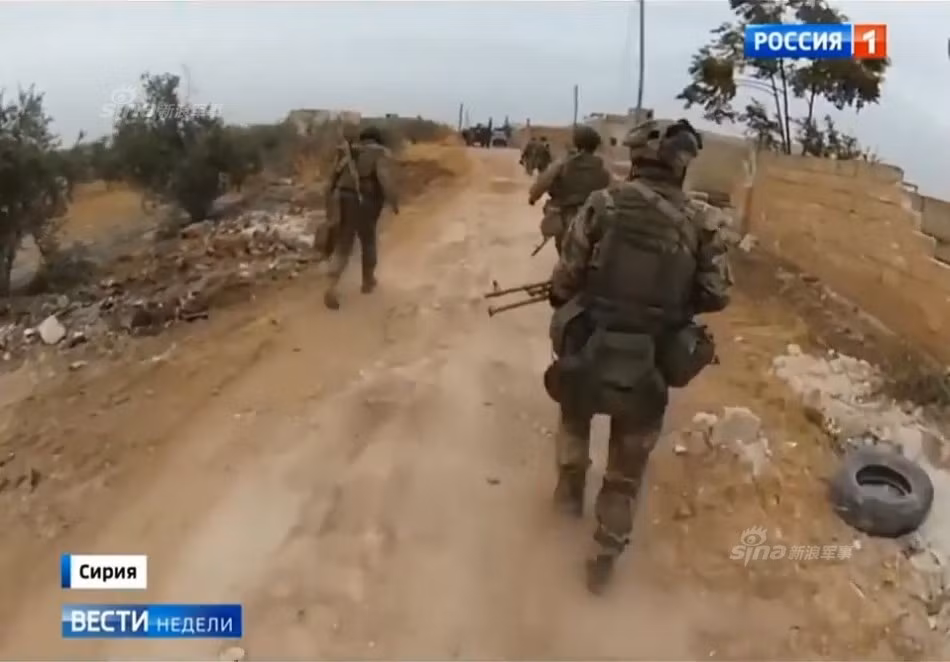 Có thể dễ dàng nhận thấy đây là một đơn vị đặc nhiệm độc lập tác chiến cực kỳ tinh nhuệ trên chiến trường Syria thông qua các trang thiết bị họ mang theo. Nguồn ảnh: Sina.