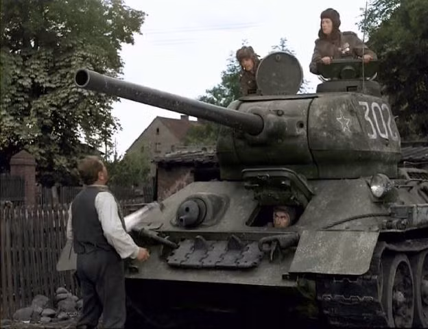 Chiến thuật "bầy sói" của Liên Xô đã tỏ ra quá hiệu quả và người Nga lúc bấy giờ cũng có thừa quá nhiều xe tăng do các cơ sở nhà máy, xí nghiệp làm việc với năng suất cực kỳ lớn nhất là vào nửa cuối thế chiến hai. Nguồn ảnh: Onlycarz.