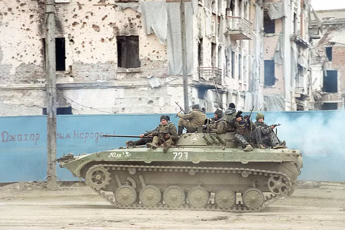 Lính dù luôn được trang bị những loại khí tài hiện đại nhất, được chú trọng đầu tư nhất. Nguồn ảnh: Tass.