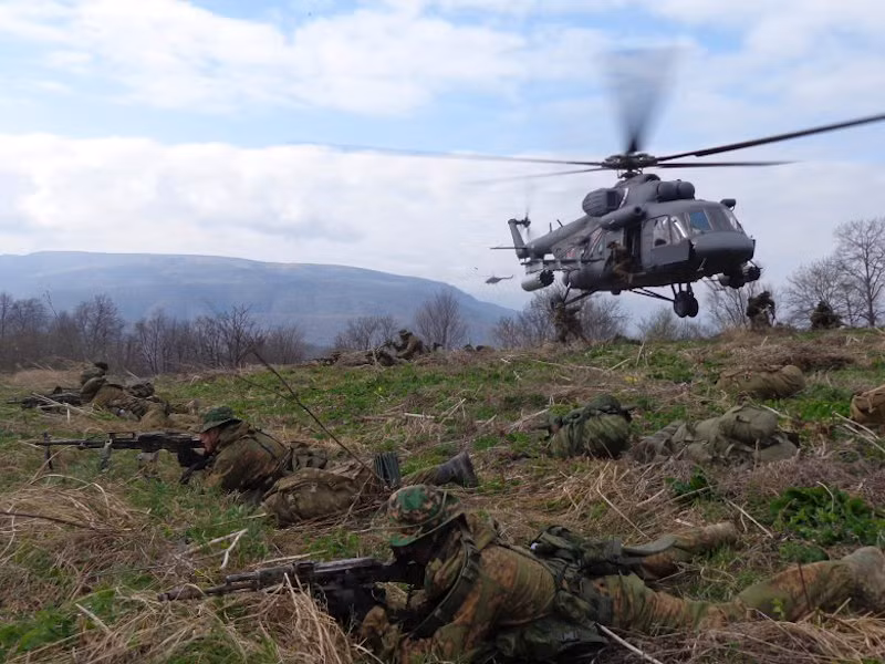 Chiến thuật đổ bộ trực thăng vận của cả hai phía không có mấy điểm khác biệt. Nguồn ảnh: BI.