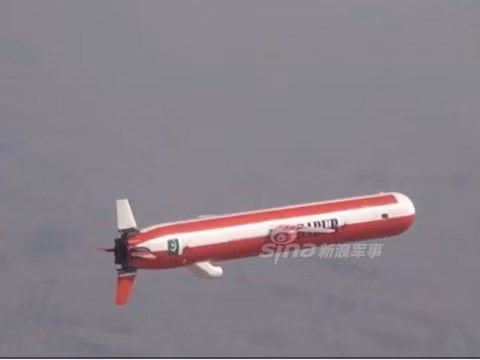 Babur là loại tên lửa cơ động có thể bắn được từ các phương tiện từ mặt đất, trên biển hoặc trên không. Nguồn ảnh: Sina.