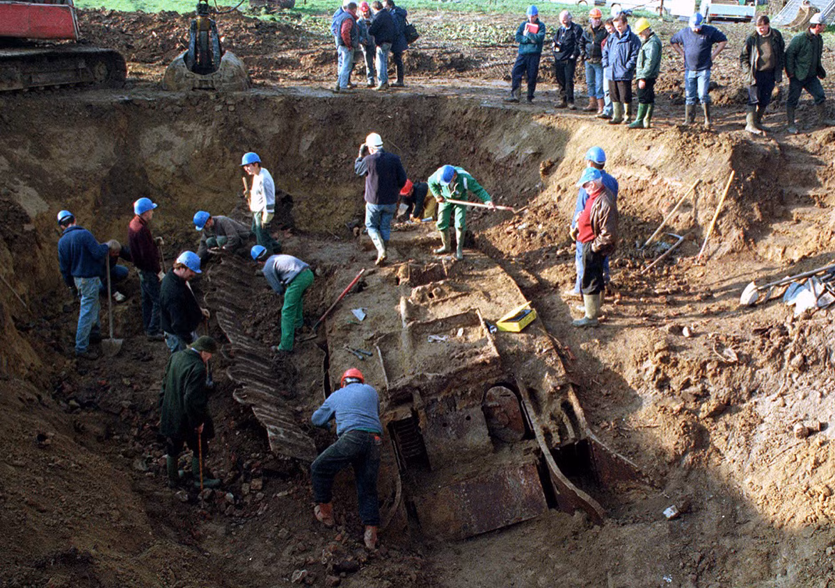 Một chiếc xe tăng Mark IV của Anh được tìm thấy sâu dưới lòng đất sau 100 năm kể từ khi cuộc chiến kết thúc. Nguồn ảnh: TA.