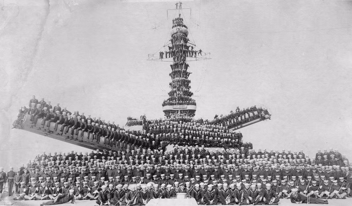 Hải quân Mỹ trên một chiến hạm có thể là chiếc USS Pennsylvania hoặc USS Arizona, ảnh chụp năm 1918. Nguồn ảnh: Boston.