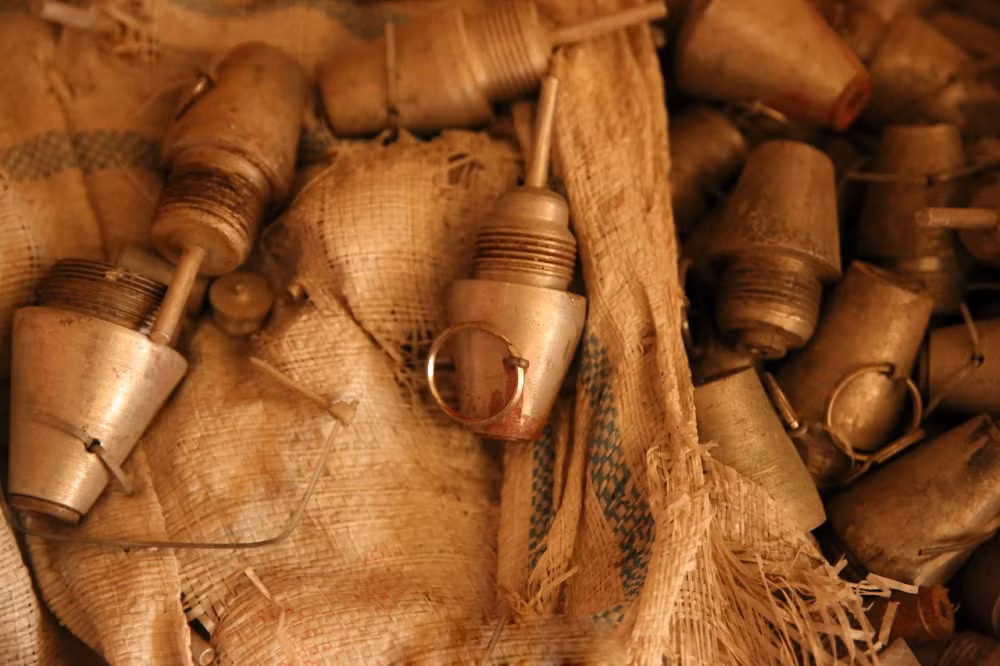 Rất nhiều ngòi nổ còn khá mới với nguyên chốt an toàn chưa được lắp đặt được tìm thấy. Nguồn ảnh: QQ.