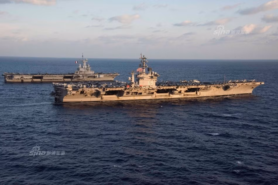 Đây có thể coi là động thái nhằm chứng tỏ sức mạnh quân sự mà cụ thể ở đây là sức mạnh tàu sân bay của hai cường quốc này khi mà chiếc Kuznetsov cũng đang ở vùng biển Địa Trung Hải đang liên tục gặp sự cố suốt thời gian gần đây. Nguồn ảnh: Sina.