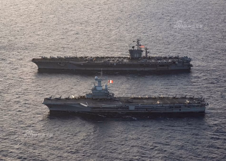 Hai chiếc tàu sân bay hạt nhân gồm USS Eisenhower (Mỹ) và FNS Charles de Gaulle (Pháp) được cho là đã có cuộc gặp xã giao trên biển Địa Trung Hải vào hôm 6/12 vừa qua. Nguồn ảnh: Sina.
